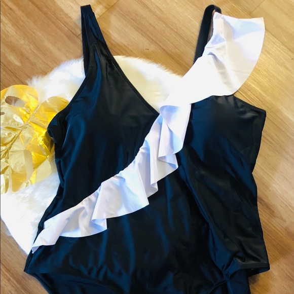 Rosegal Other - HP Two Tone Ruffle Trim Swimsuit